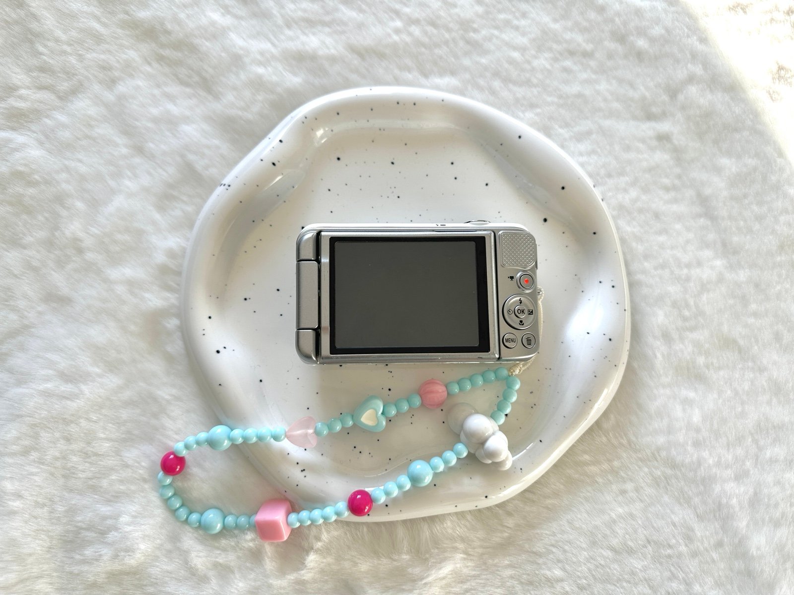 📷 Used Nikon white coolpix s6600 flip screen digital cameras 🔥🌸